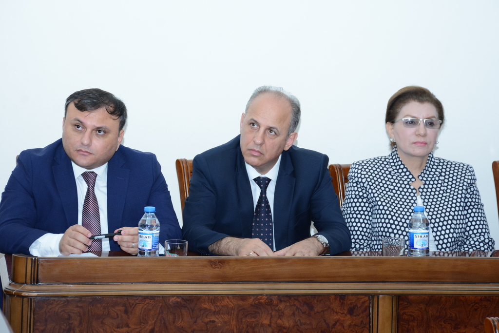 UNEC-də elm-praktik konfrans keçirildi    - FOTOLAR